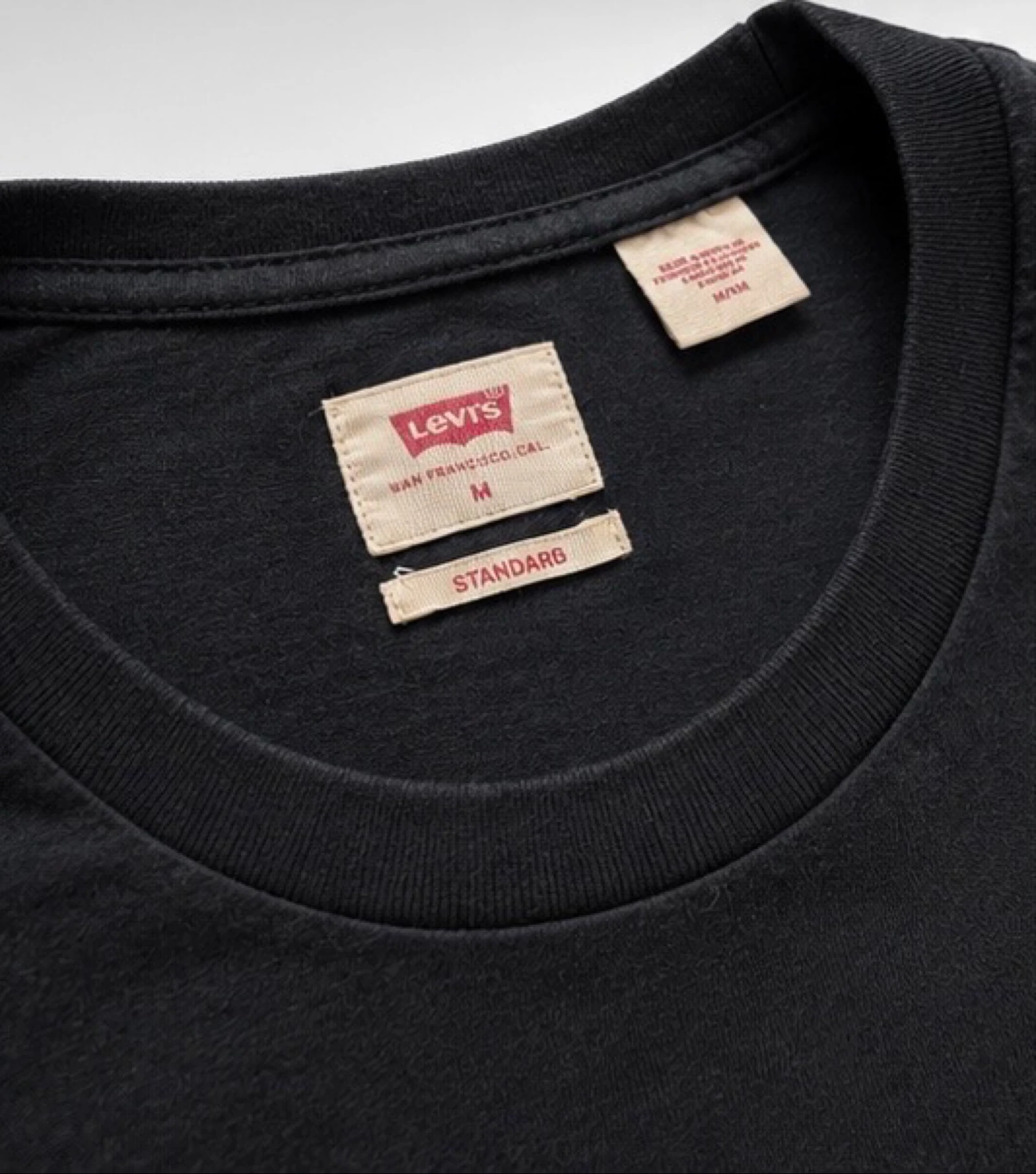 Camiseta Levi’s original de color negro – photo 2